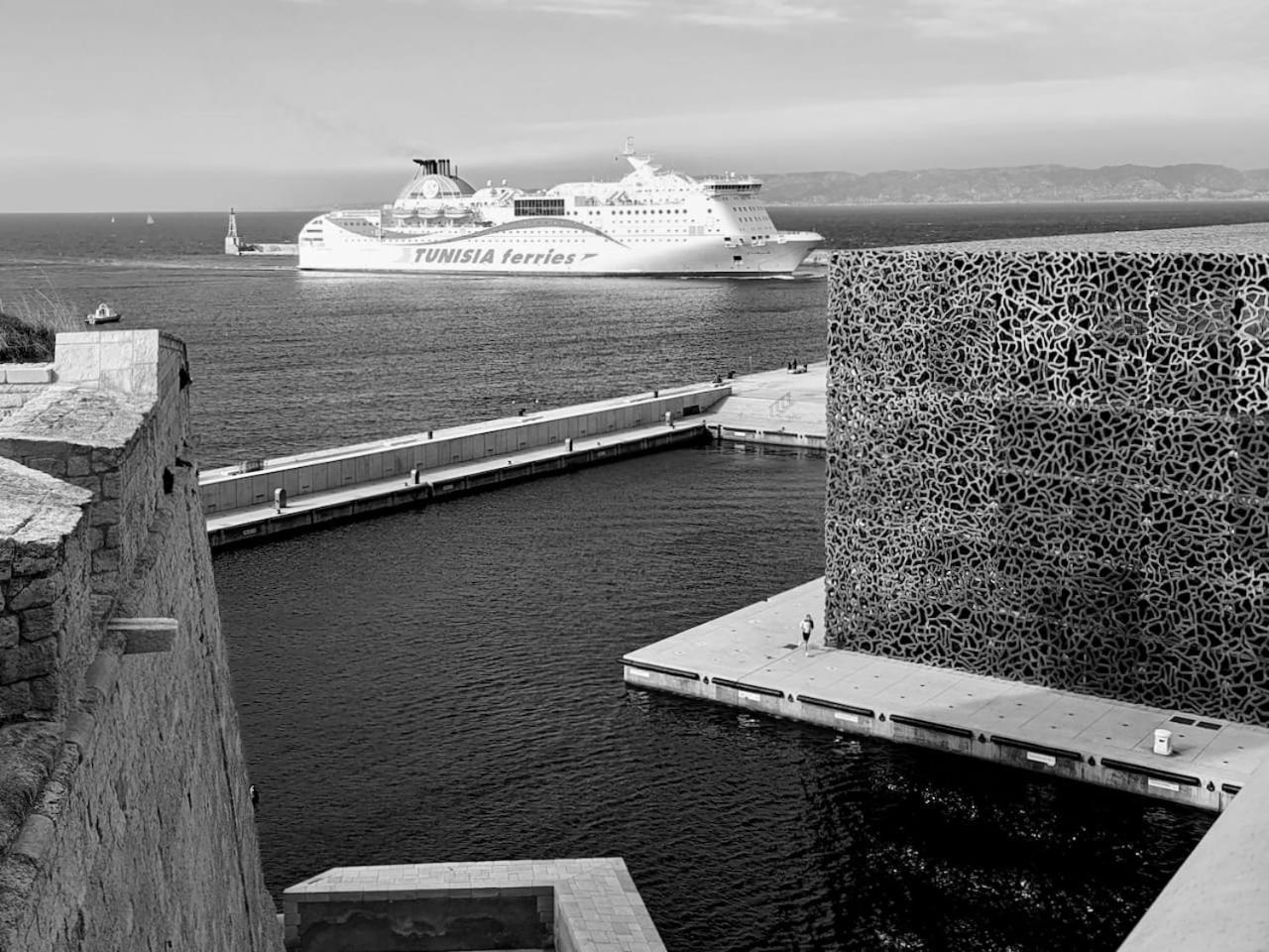 Vue Mer Le Panoramique Vieux-Port De Marseille Exterior photo